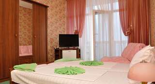 Гостевой дом Камелия Утес Семейный с видом на море-2