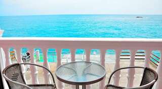 Гостевой дом Камелия Утес Улучшенный двухместный номер с 1 кроватью и видом на море-12