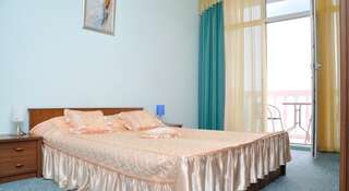 Гостевой дом Камелия Утес Улучшенный двухместный номер с 1 кроватью и видом на море-10